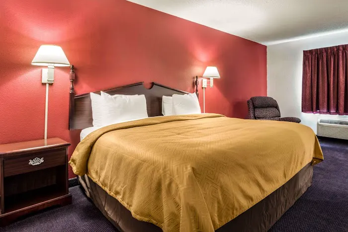 Quality Inn Redgranite 4