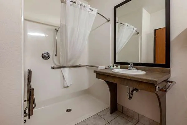 Quality Inn Redgranite 4
