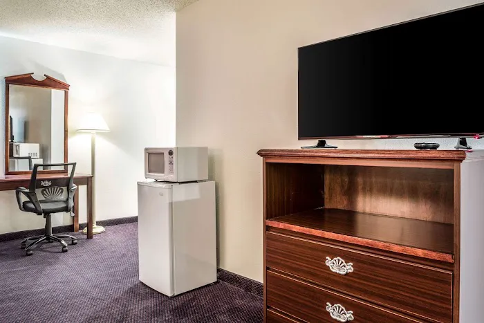 Quality Inn Redgranite 4