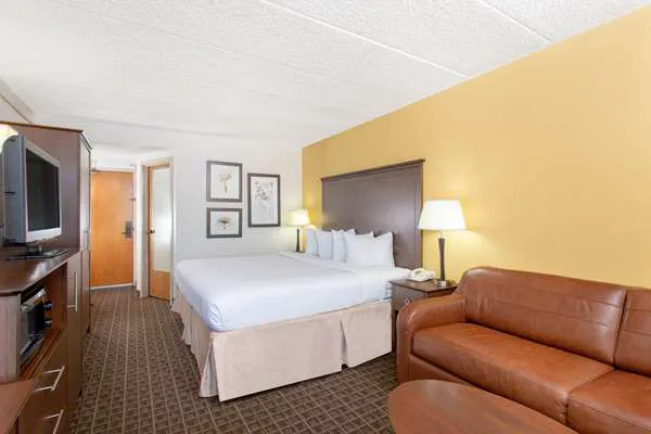 AmericInn by Wyndham Madison West 4