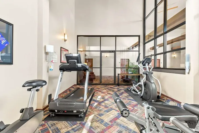 Best Western West Towne Suites 4