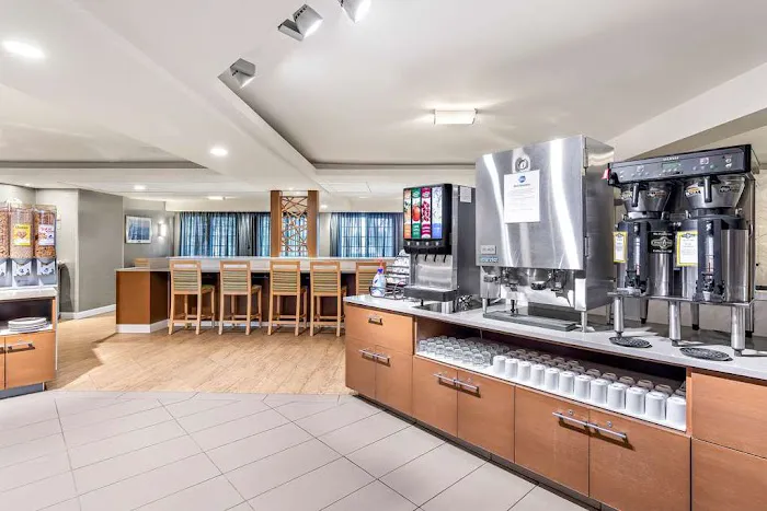 Best Western West Towne Suites 4