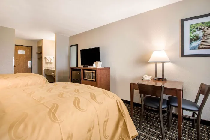 Quality Inn Madison West Near University Area 4