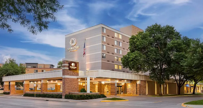DoubleTree by Hilton Madison Downtown 4