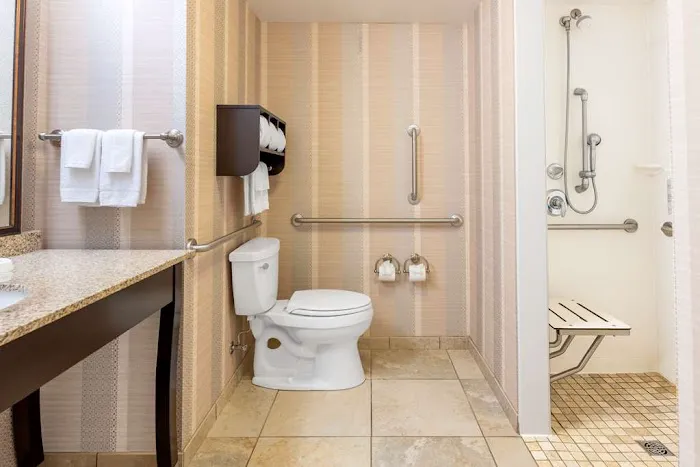 Hampton Inn & Suites Madison Downtown 4