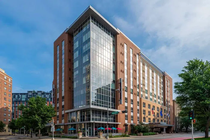 Hampton Inn & Suites Madison Downtown 4