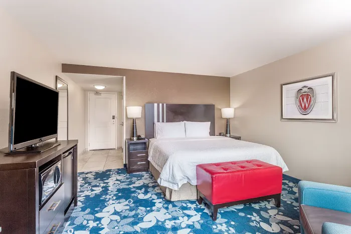 Hampton Inn & Suites Madison Downtown 4