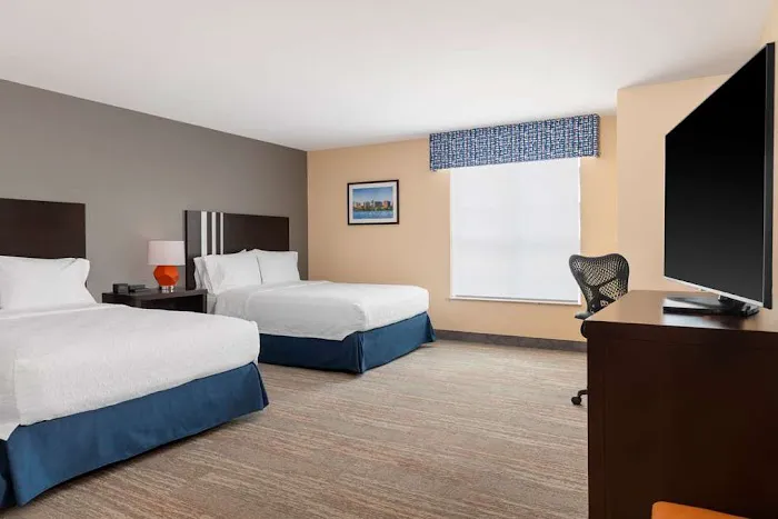 Hampton Inn & Suites Madison Downtown 4