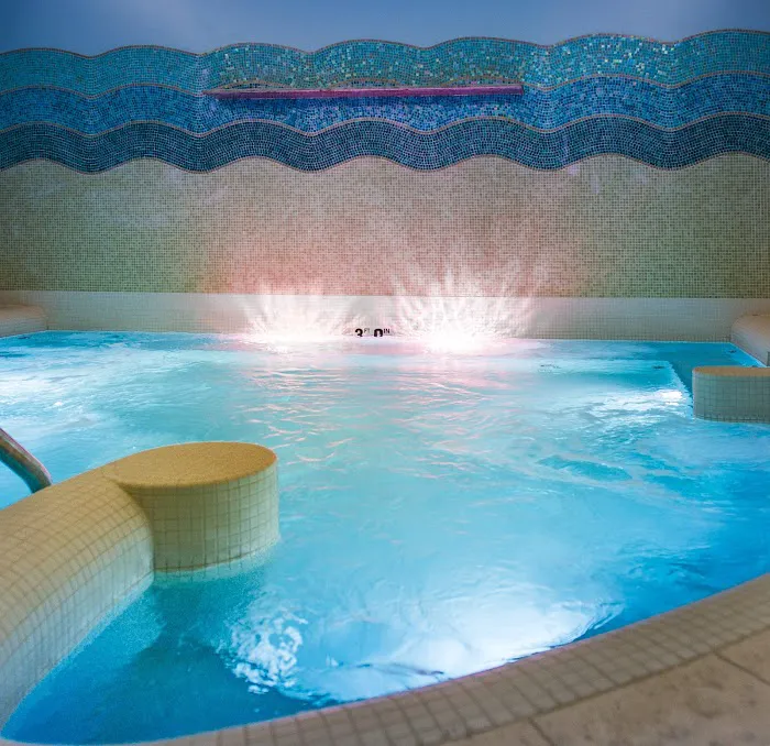 The Edgewater Hotel 4