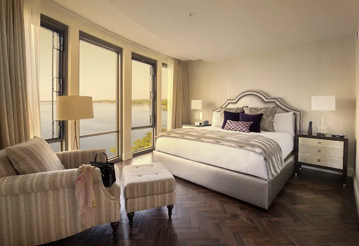 The Edgewater Hotel 4