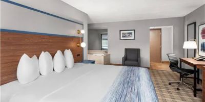 AmericInn & Suites By Wyndham Baraboo Event Center