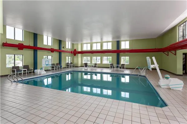 AmericInn & Suites By Wyndham Baraboo Event Center 4