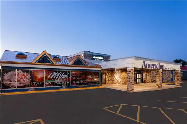 AmericInn & Suites By Wyndham Baraboo Event Center 4