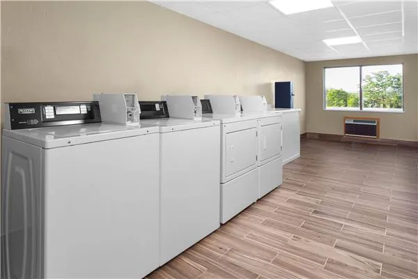 AmericInn & Suites By Wyndham Baraboo Event Center 4
