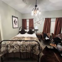 Iron Amethyst Inn & The 2One Speakeasy ico