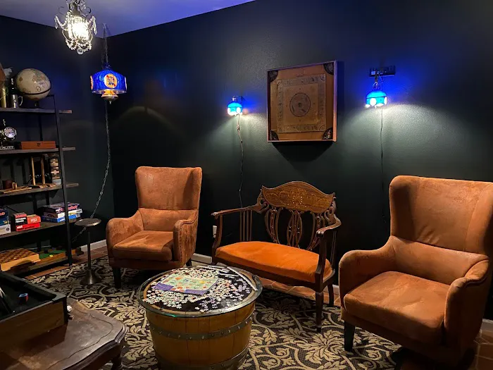 Iron Amethyst Inn & The 2One Speakeasy 4