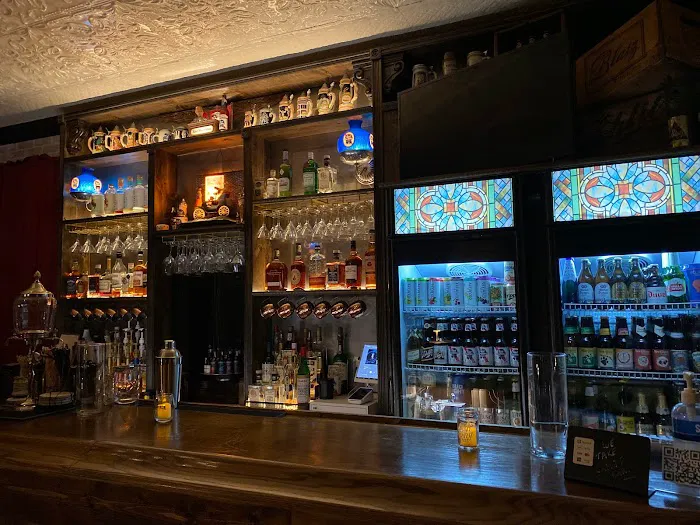 Iron Amethyst Inn & The 2One Speakeasy 4