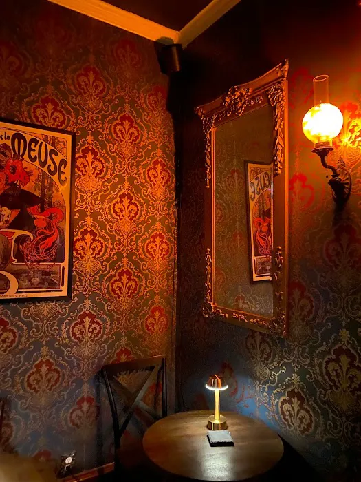 Iron Amethyst Inn & The 2One Speakeasy 4