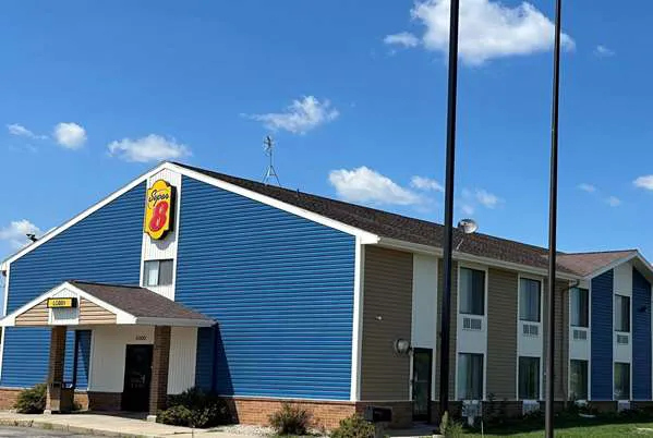 Super 8 by Wyndham Portage 4