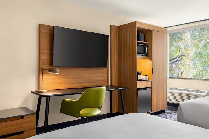 Fairfield Inn & Suites Madison South 4