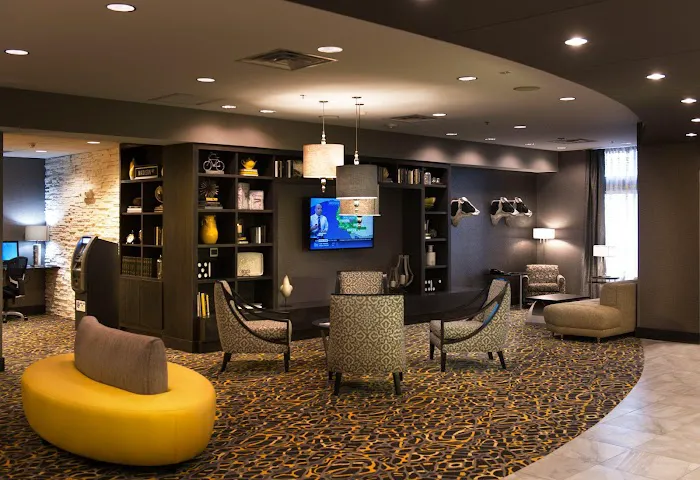Holiday Inn Express & Suites Madison Central by IHG 4