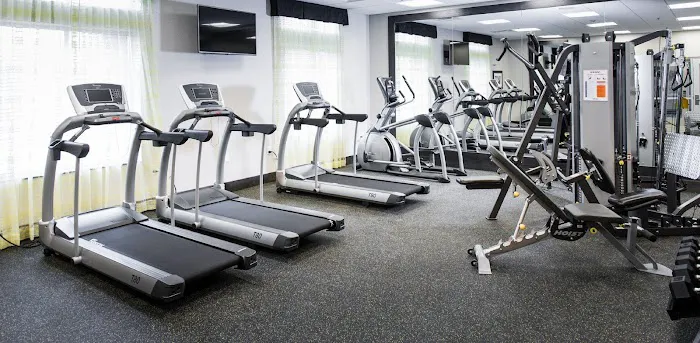 Holiday Inn Express & Suites Madison Central by IHG 4