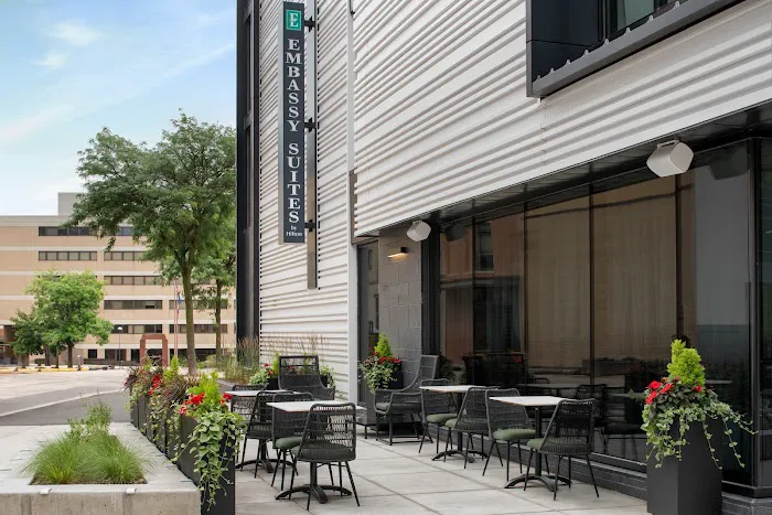 Embassy Suites by Hilton Madison Downtown 4