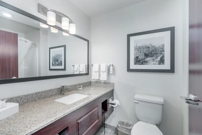 Cobblestone Hotel & Suites - Janesville 4