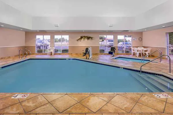 Super 8 by Wyndham Madison South 4