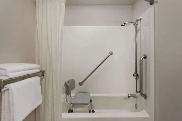 Super 8 by Wyndham Madison South 4