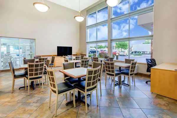 Super 8 by Wyndham Madison South 4