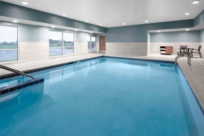 Holiday Inn Express & Suites Elkhorn - Lake Geneva Area by IHG 4