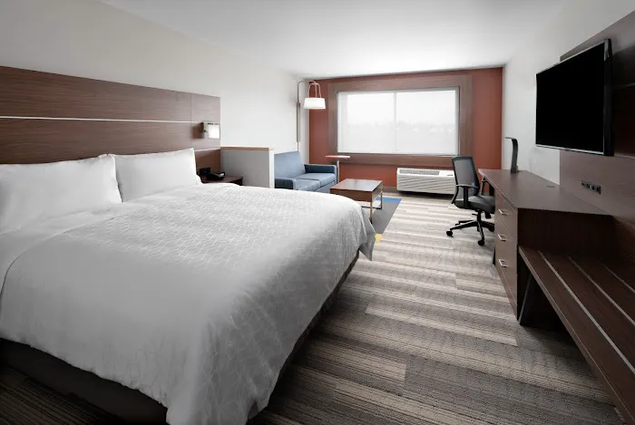 Holiday Inn Express & Suites Elkhorn - Lake Geneva Area by IHG 4