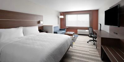 Holiday Inn Express & Suites Elkhorn - Lake Geneva Area by IHG
