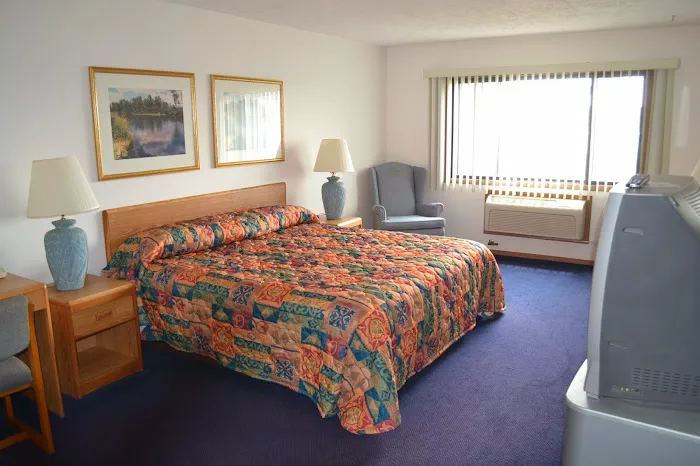 Sky Lodge Inn And Suites 4