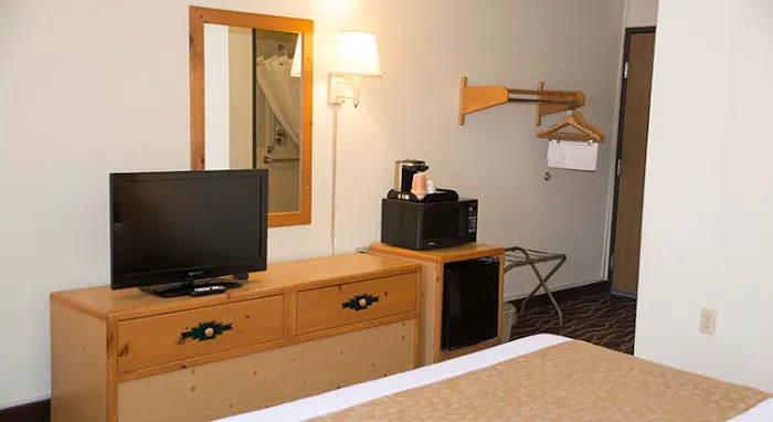 Boarders Inn & Suites by Cobblestone Hotels - Wautoma 4