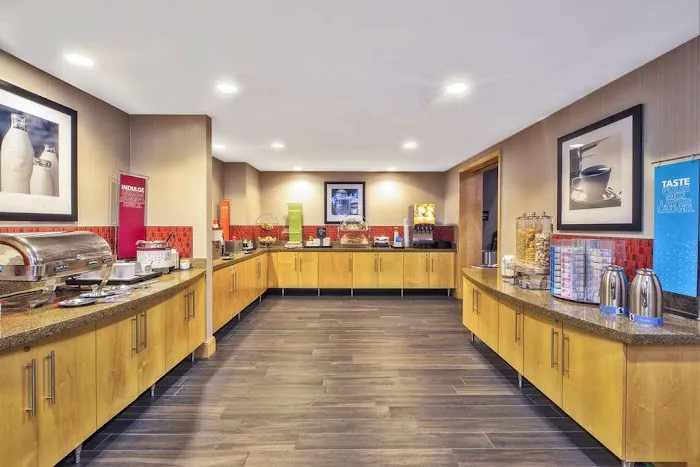 Hampton Inn & Suites Madison-West 4