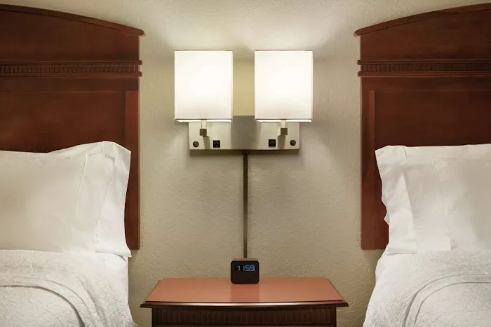 Hampton Inn & Suites Madison-West 4