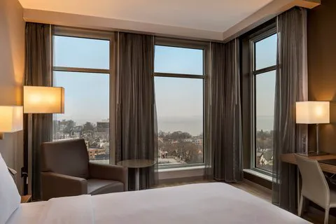 AC Hotel Madison Downtown 5
