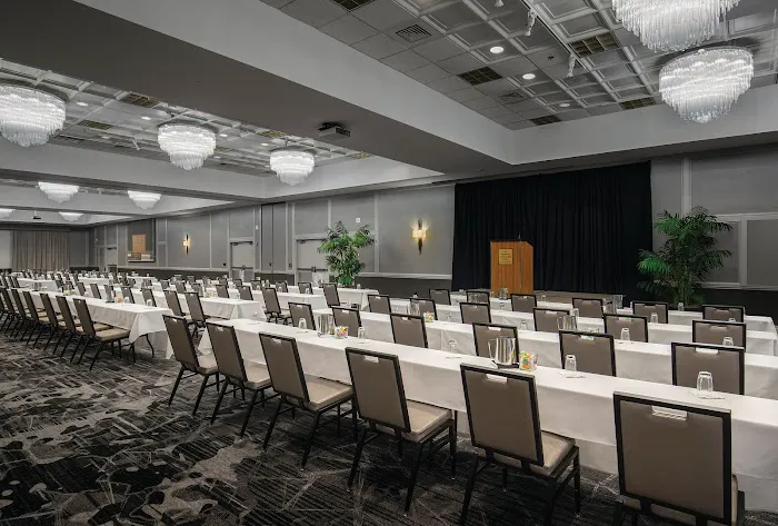 The Madison Concourse Hotel and Governor’s Club 4