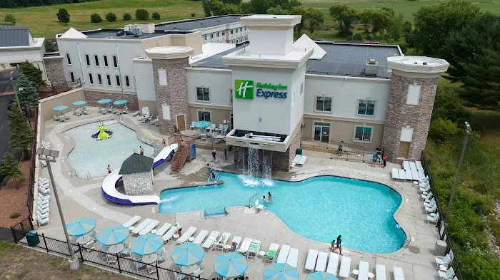 Holiday Inn Express Wisconsin Dells, an IHG Hotel 4