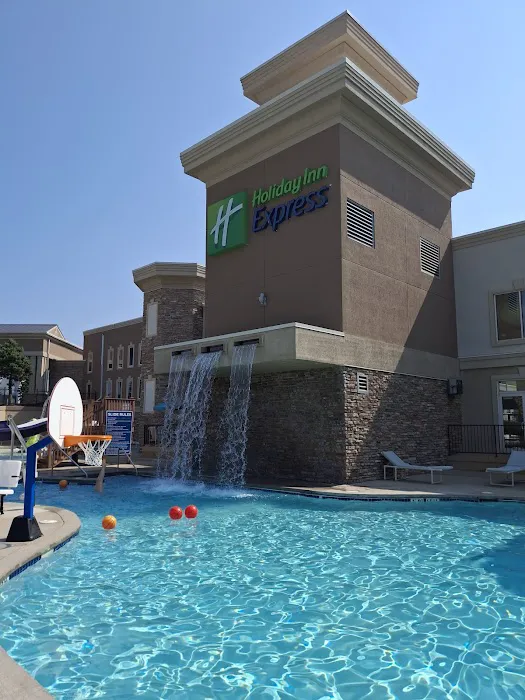 Holiday Inn Express Wisconsin Dells, an IHG Hotel 4