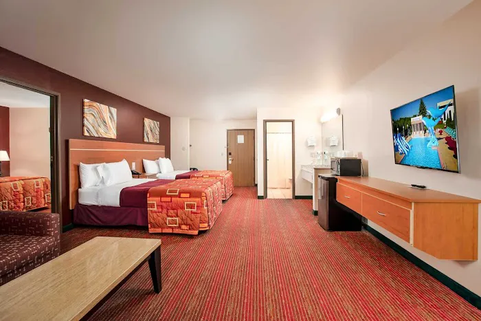 Grand Marquis Waterpark Hotel & Suites 4