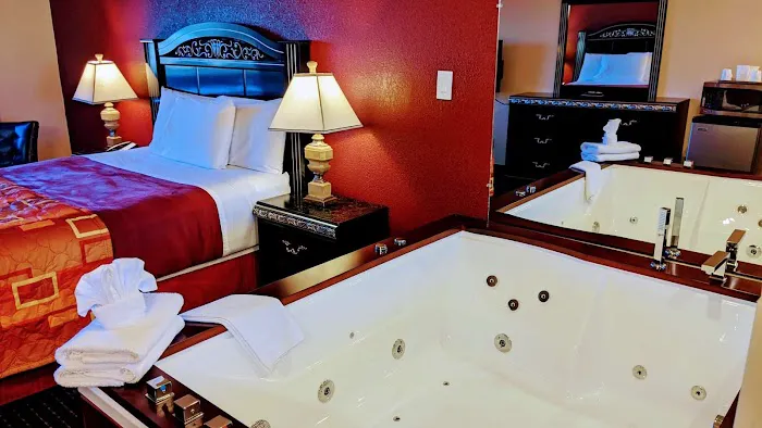 Grand Marquis Waterpark Hotel & Suites 4