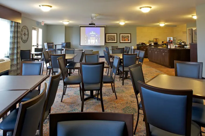 GrandStay Hotel & Suites Mount Horeb-Madison 4