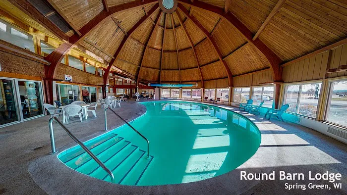 Round Barn Lodge 4