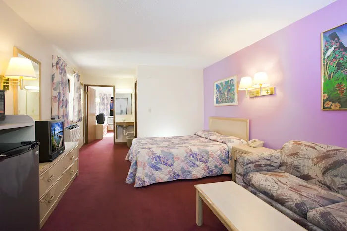 Aloha Beach Resort & Suites 4