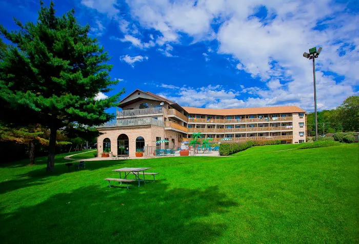 Aloha Beach Resort & Suites 4