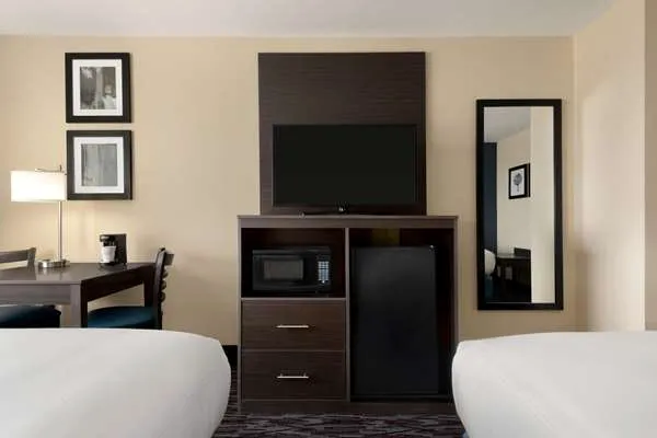AmericInn by Wyndham Dodgeville 4