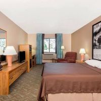 Super 8 by Wyndham Dodgeville ico